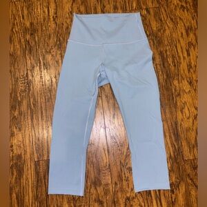 Lululemon Wunder Train HR crop 21” in color chambray size 4